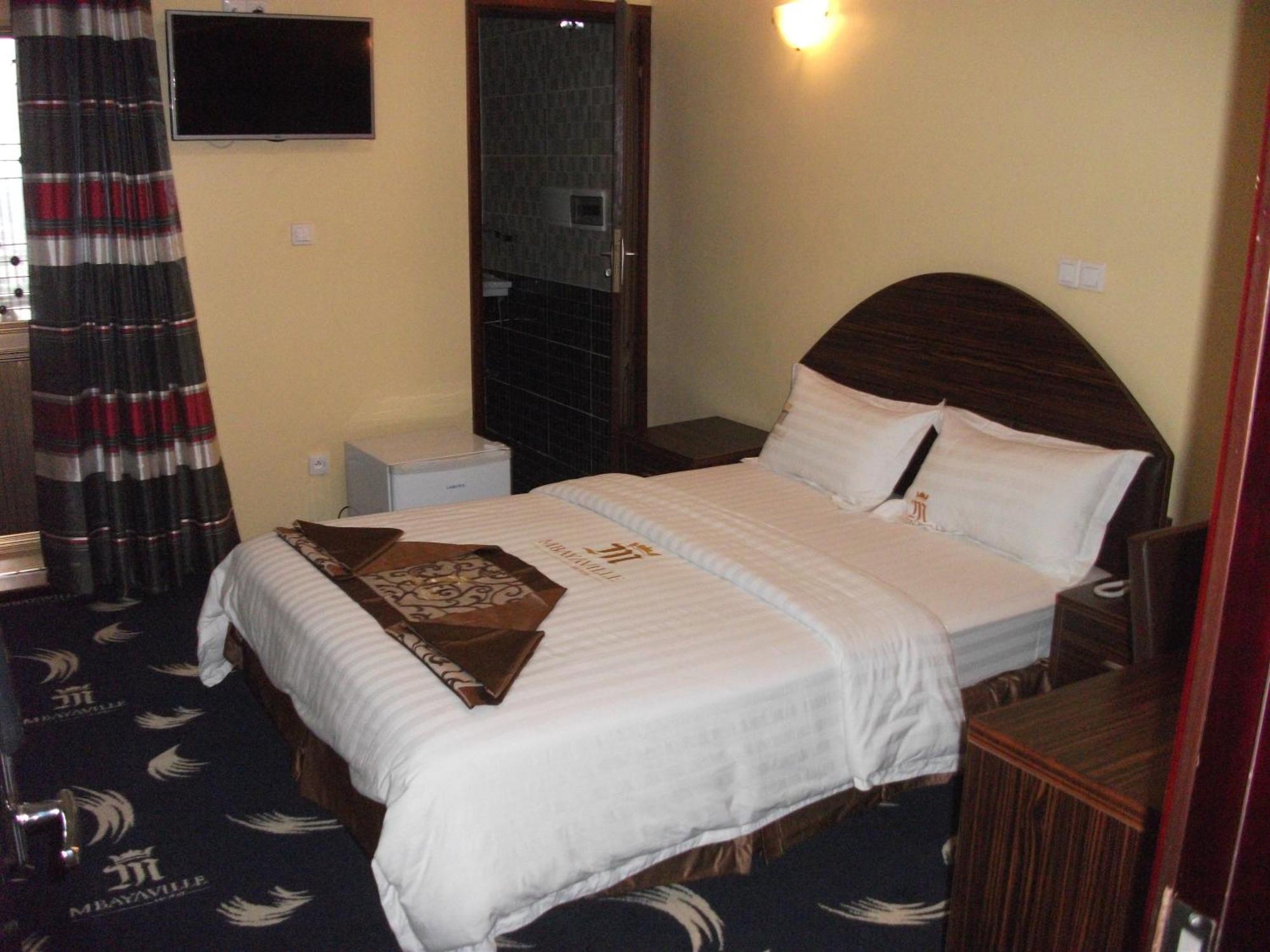 Mbayaville Hotel Дуала Экстерьер фото