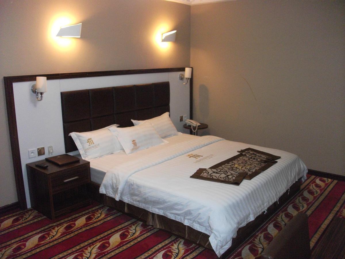 Mbayaville Hotel Дуала Экстерьер фото