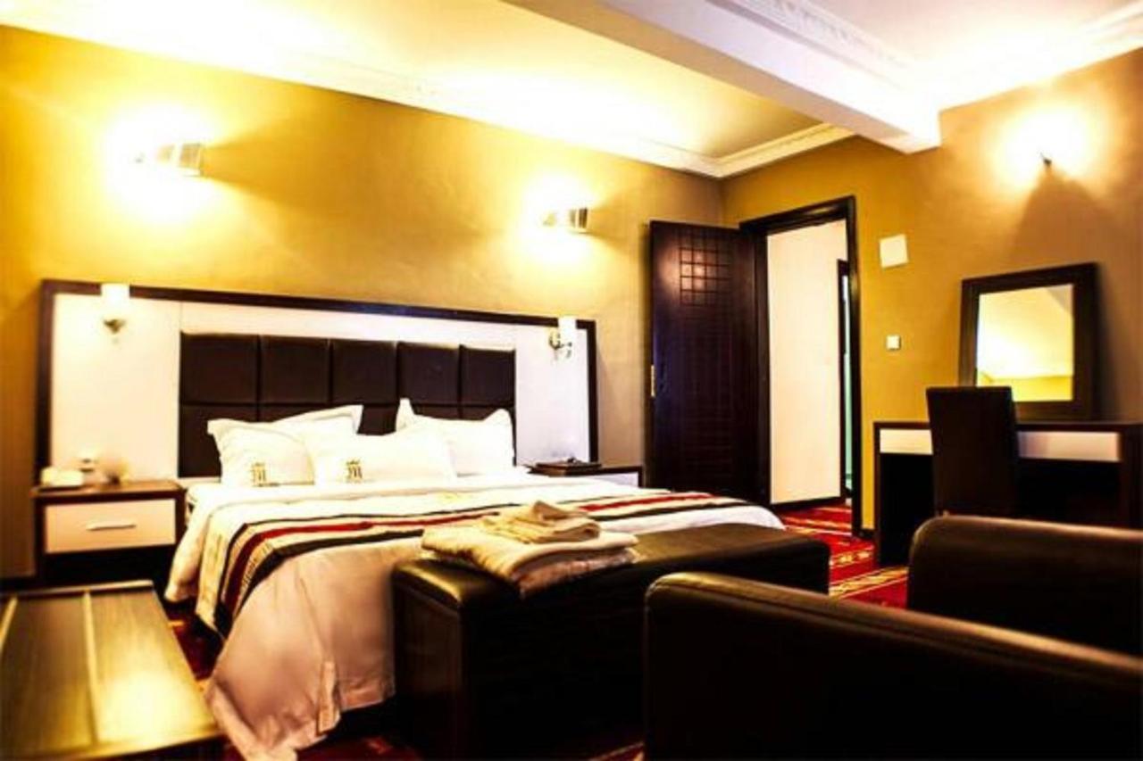Mbayaville Hotel Дуала Экстерьер фото