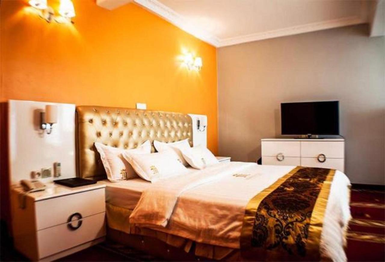 Mbayaville Hotel Дуала Экстерьер фото